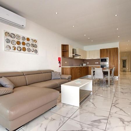 Malta'S Beachfront Apartment In Mellieħa Exteriör bild